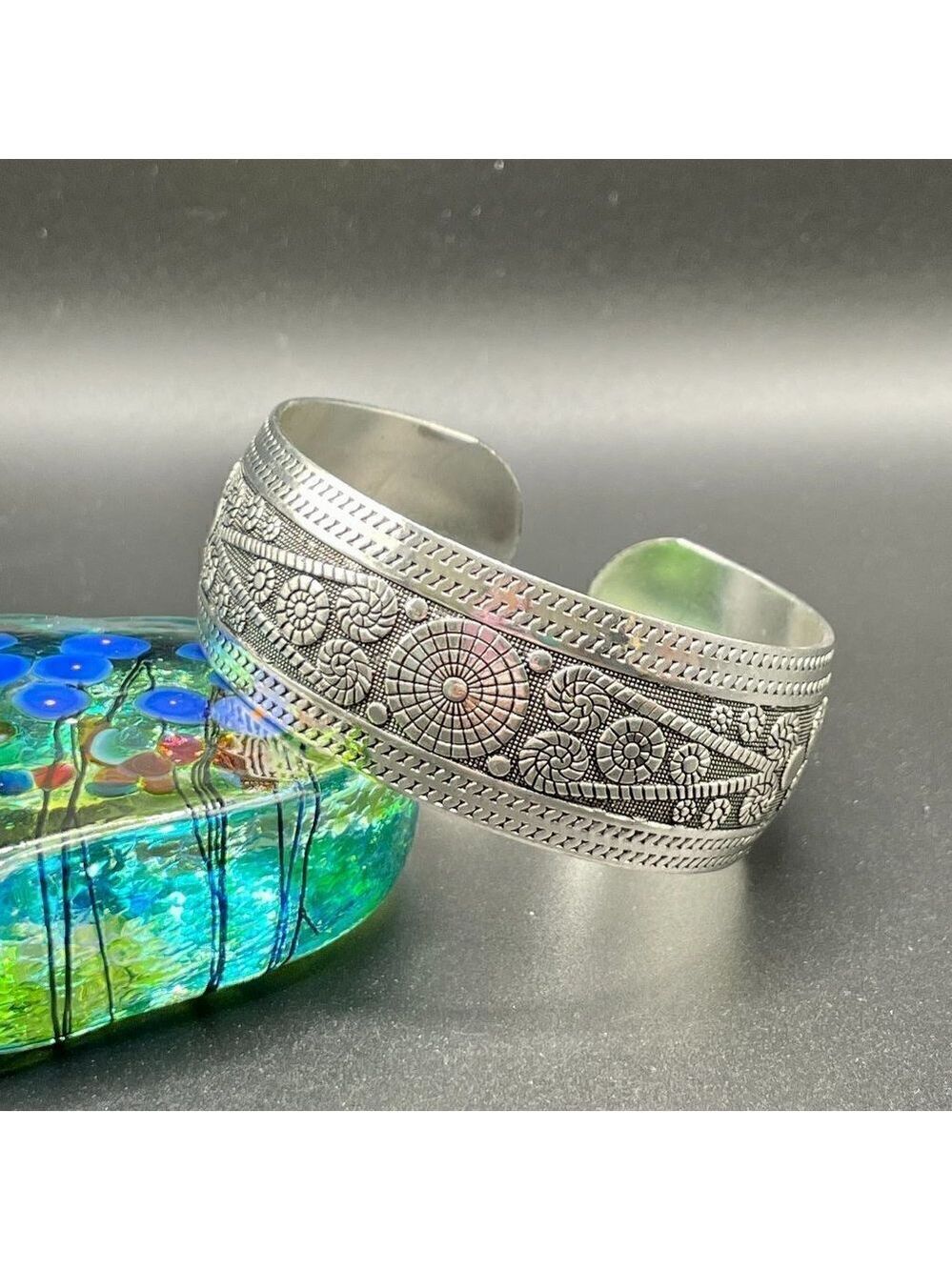 Circle Design Geometric Cuff Bracelet Silver Tone #1191